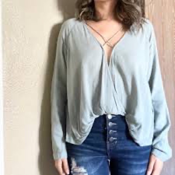 Silence + Noise Top - Picture 2 of 12